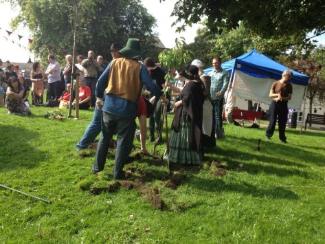 More Digging on The Wiend at the 2nd Wigan Diggers' Festival